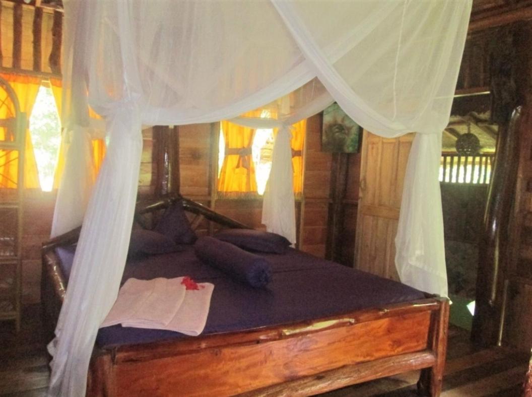 On The Rocks Bungalows, Restaurant And Jungle Trekking Tours بوكيت لاوانج المظهر الخارجي الصورة