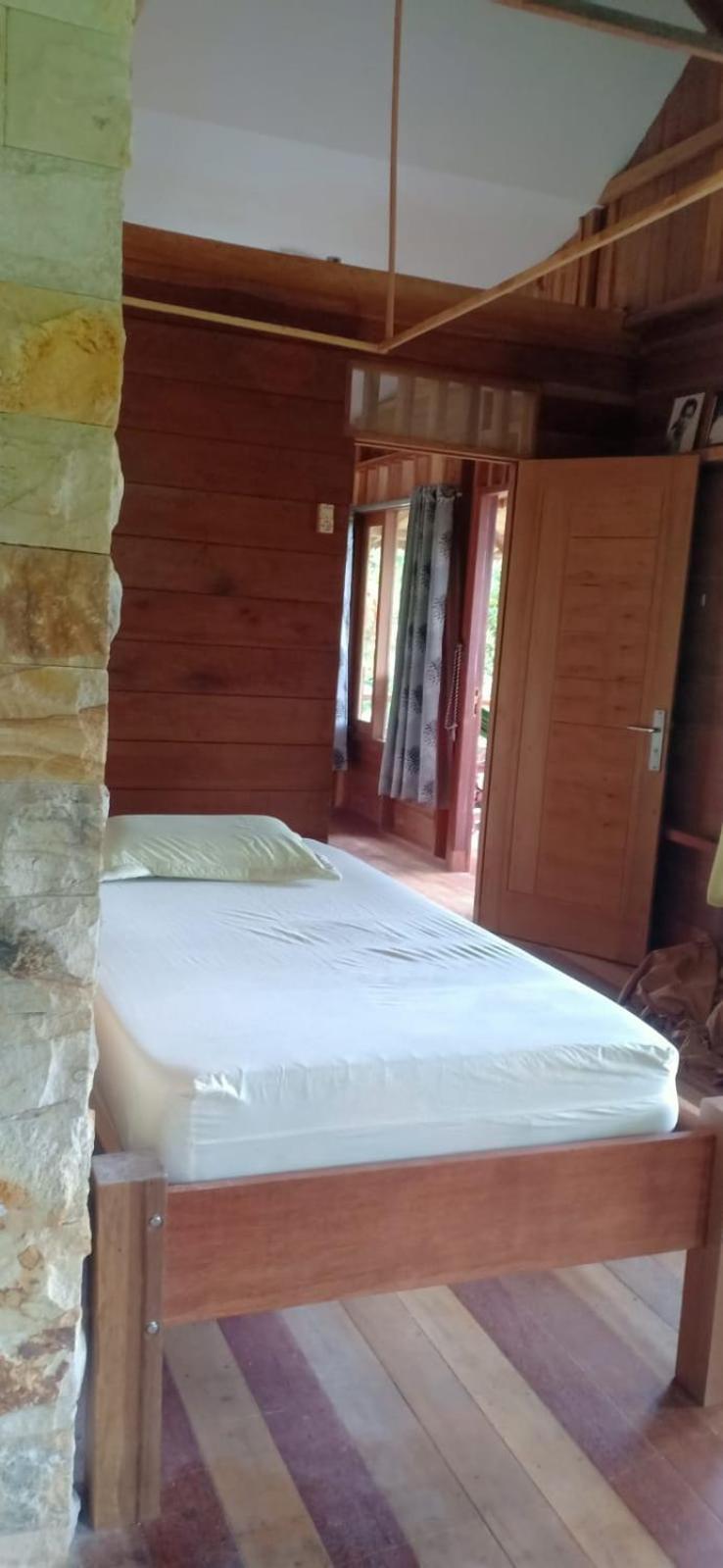 On The Rocks Bungalows, Restaurant And Jungle Trekking Tours بوكيت لاوانج المظهر الخارجي الصورة