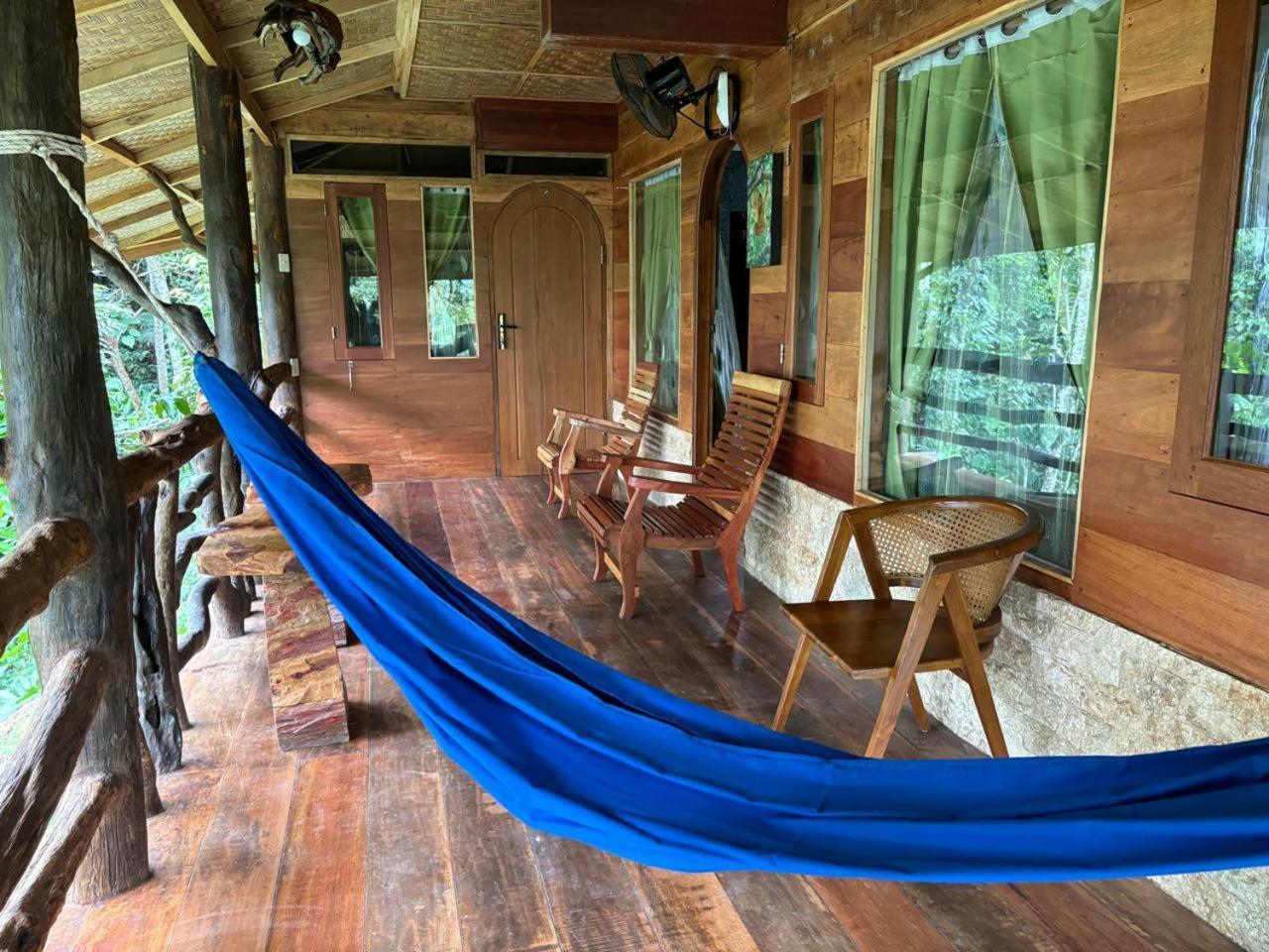 On The Rocks Bungalows, Restaurant And Jungle Trekking Tours بوكيت لاوانج المظهر الخارجي الصورة