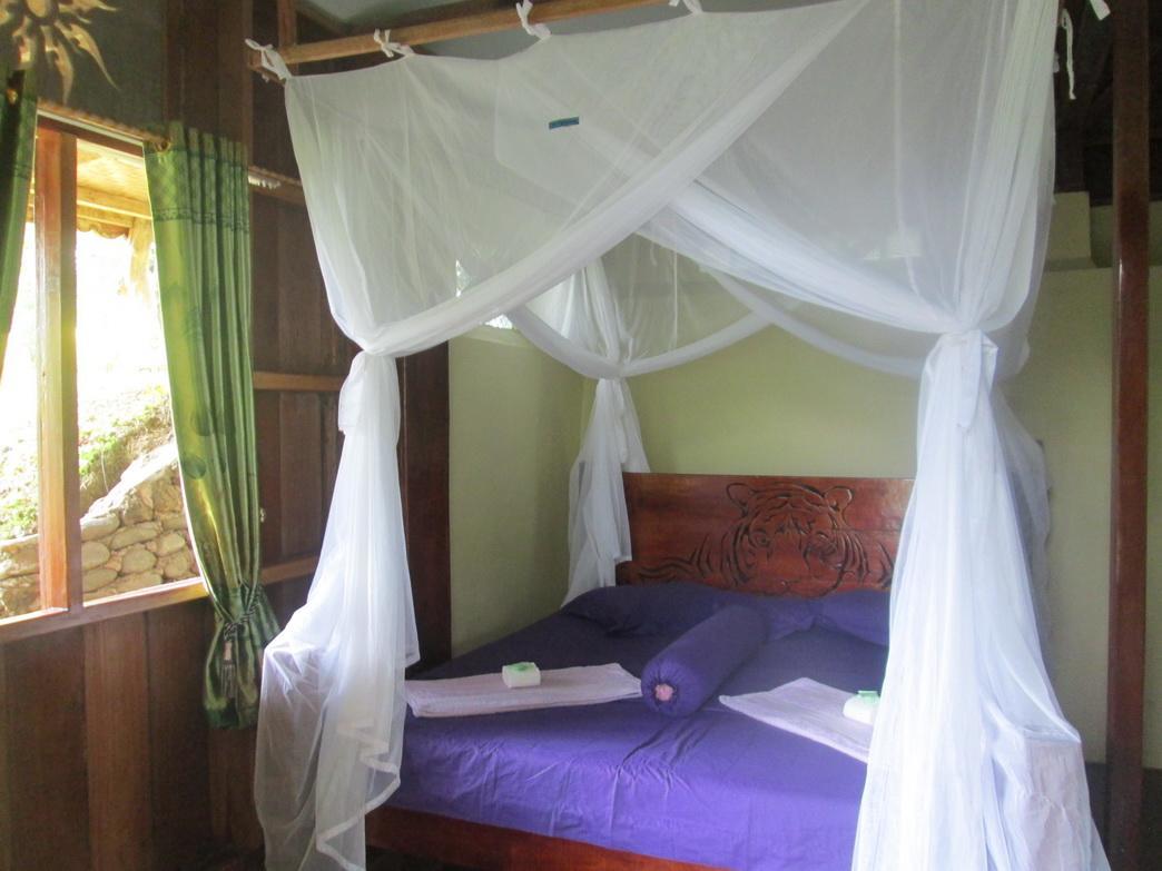 On The Rocks Bungalows, Restaurant And Jungle Trekking Tours بوكيت لاوانج المظهر الخارجي الصورة
