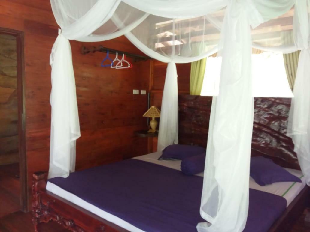 On The Rocks Bungalows, Restaurant And Jungle Trekking Tours بوكيت لاوانج المظهر الخارجي الصورة