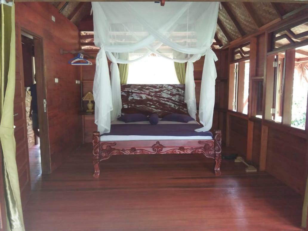 On The Rocks Bungalows, Restaurant And Jungle Trekking Tours بوكيت لاوانج المظهر الخارجي الصورة