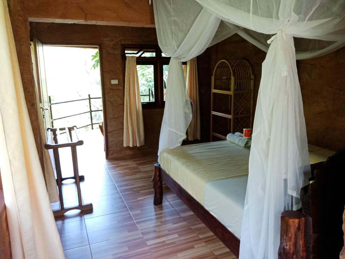 On The Rocks Bungalows, Restaurant And Jungle Trekking Tours بوكيت لاوانج المظهر الخارجي الصورة