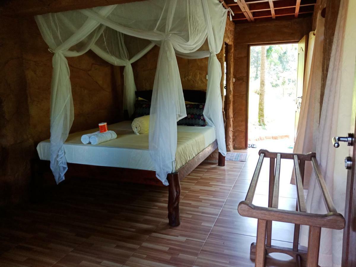 On The Rocks Bungalows, Restaurant And Jungle Trekking Tours بوكيت لاوانج المظهر الخارجي الصورة